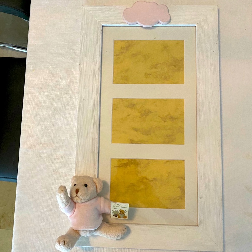 Picture frame for 3 pictures